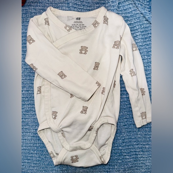 H&M Baby Ribbed Bodysuit Set in Beige and Cream - Picture 4 of 6